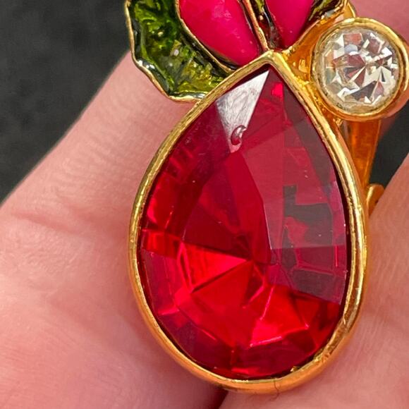 Vintage Avon Clip On Earrings Ruby Red Teardrop Green Enamel Holly Berry - Picture 5 of 13